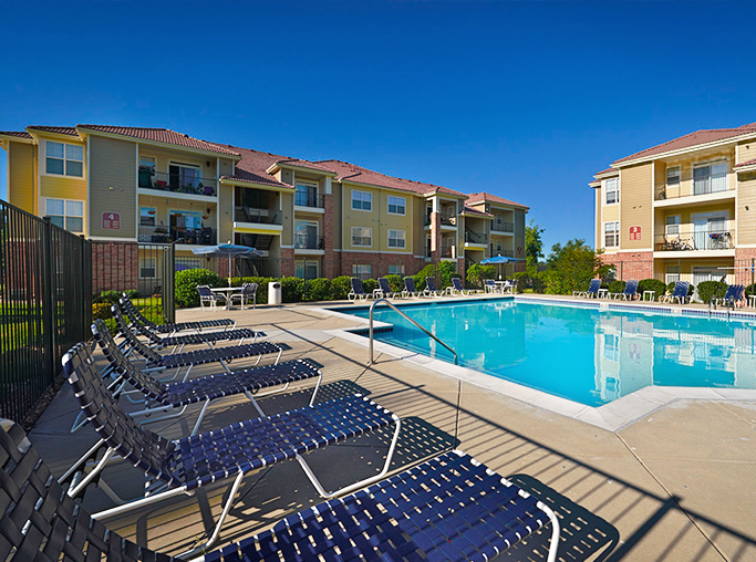Highland Square Crossing Large swimming pool and lounge area Denver CO - apartments in 80231