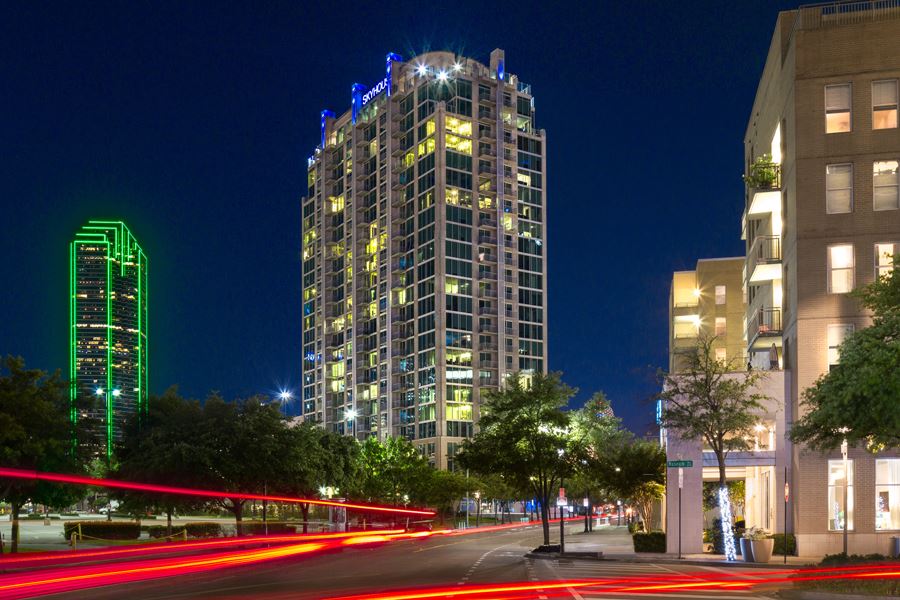 Victory Park Apartments: SkyHouse Dallas | Dallas, Texas | Gallery