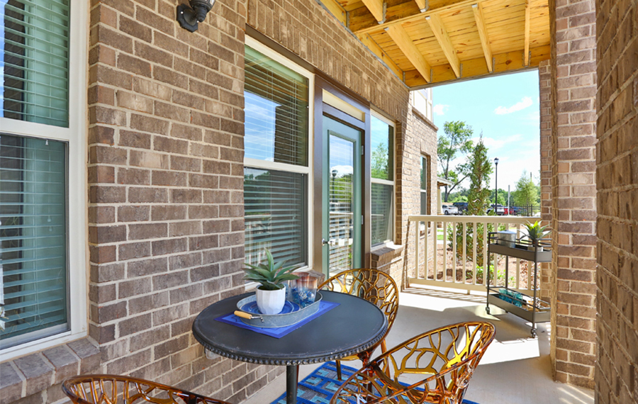 Suwanee, GA Apartments with Patio / Balcony - Artisan Station