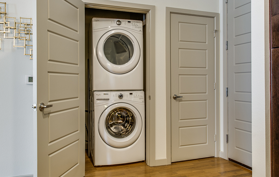 Stella Apartments Uptown Dallas near me washer and dryer