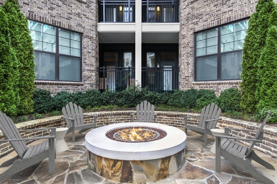 Apartments in Nashville - 2700 Charlotte Ave - Firepit