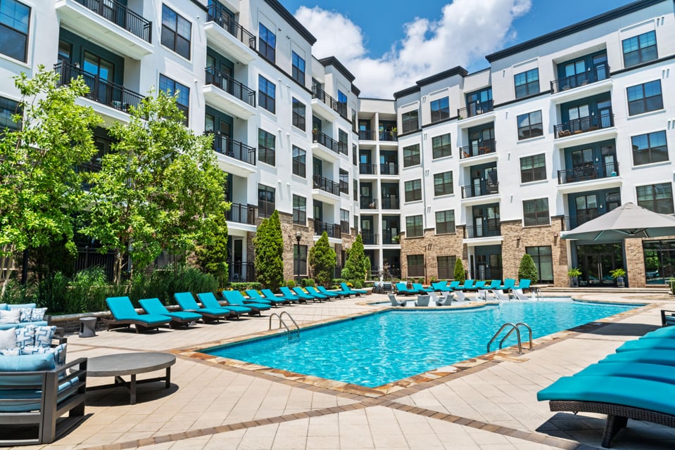 Apartments in Nashville - 2700 Charlotte Ave - Pool