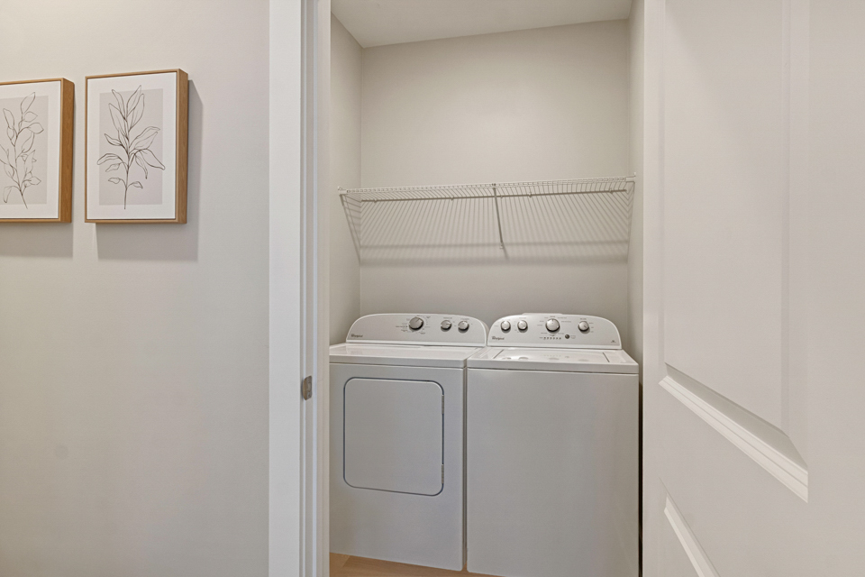 Apartments with Washer and Dryer - Artisan Station Apartments in Suwanee, GA