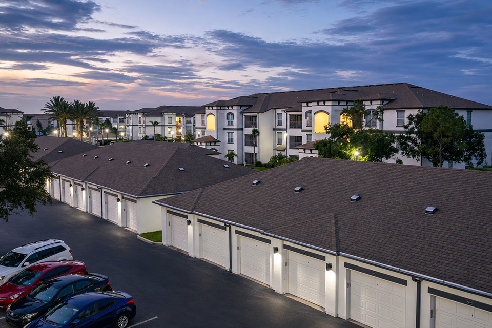 3 bedroom apartments in Orlando - Reserve at Beachline - Detached Garage