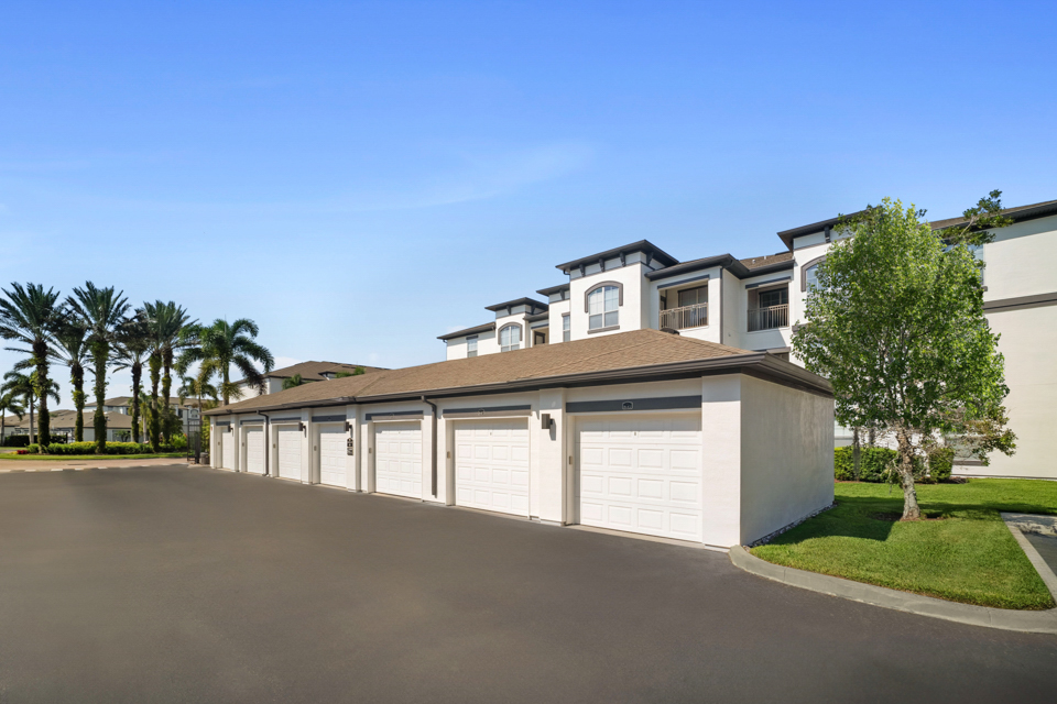3 bedroom apartments in Orlando - Reserve at Beachline - Detached Garage
