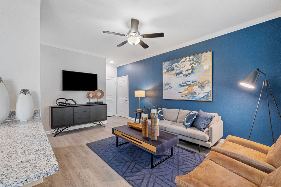 1 bedroom apartments in Orlando - Reserve at Beachline - Living Room