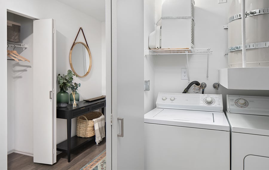 Benson Downs | Renton, WA apartments with washer and dryer