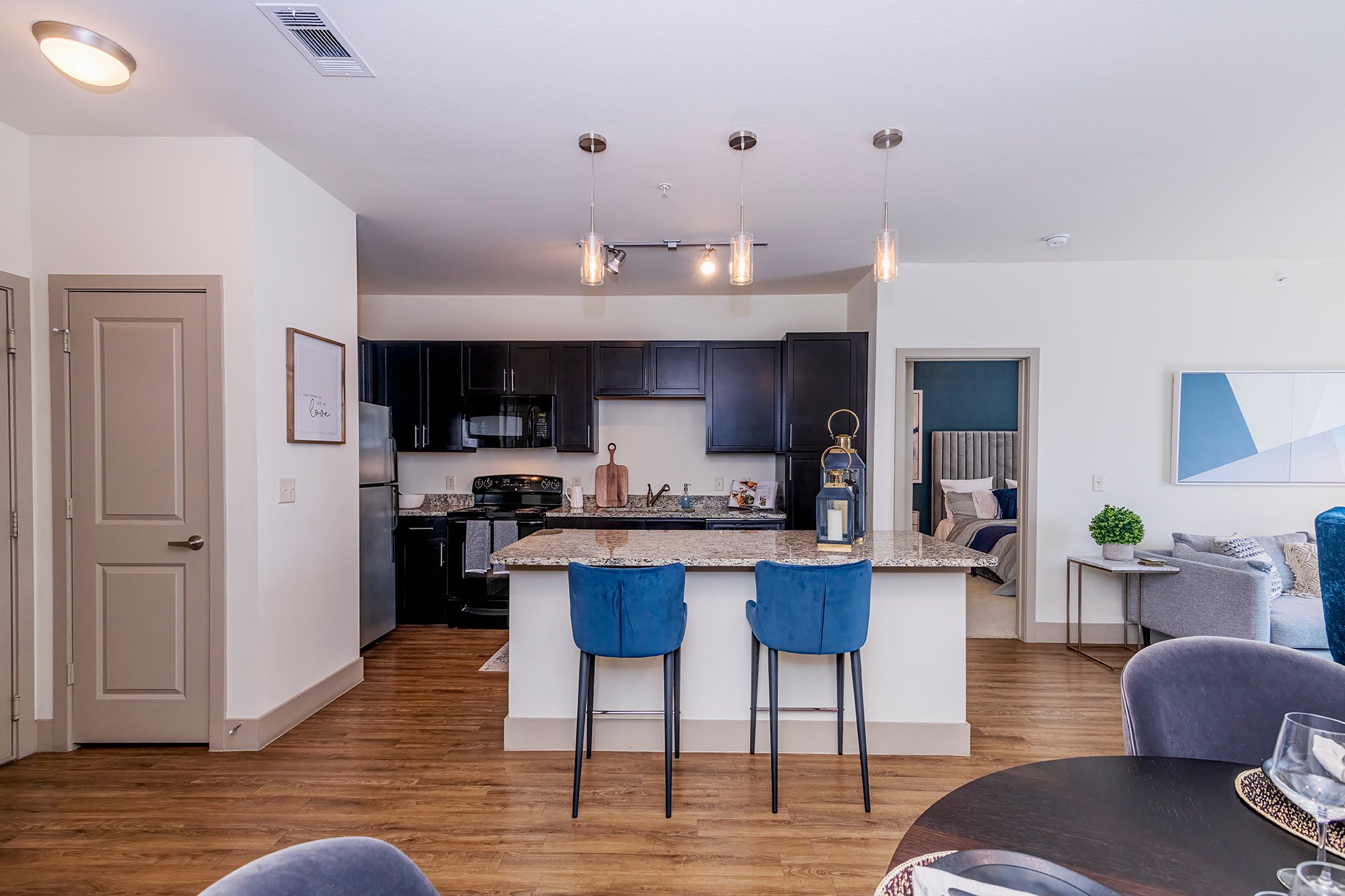 Brick Row - Downtown Plano apartments - kitchen