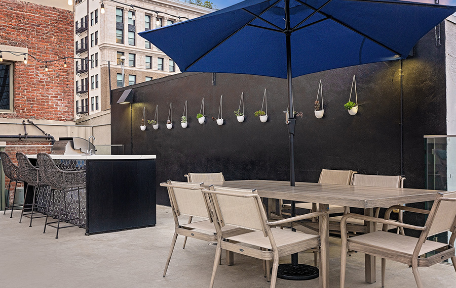 Apartments for rent in Los Angeles - Brockman Lofts Rooftop Lounge