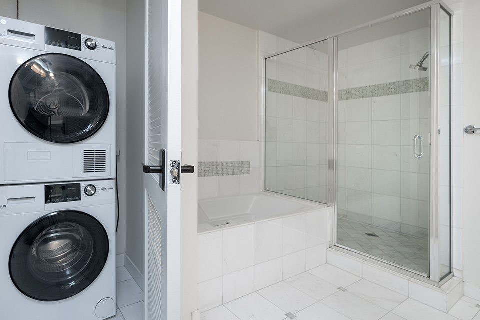 The Brockman Lofts - apartments in DTLA - bath