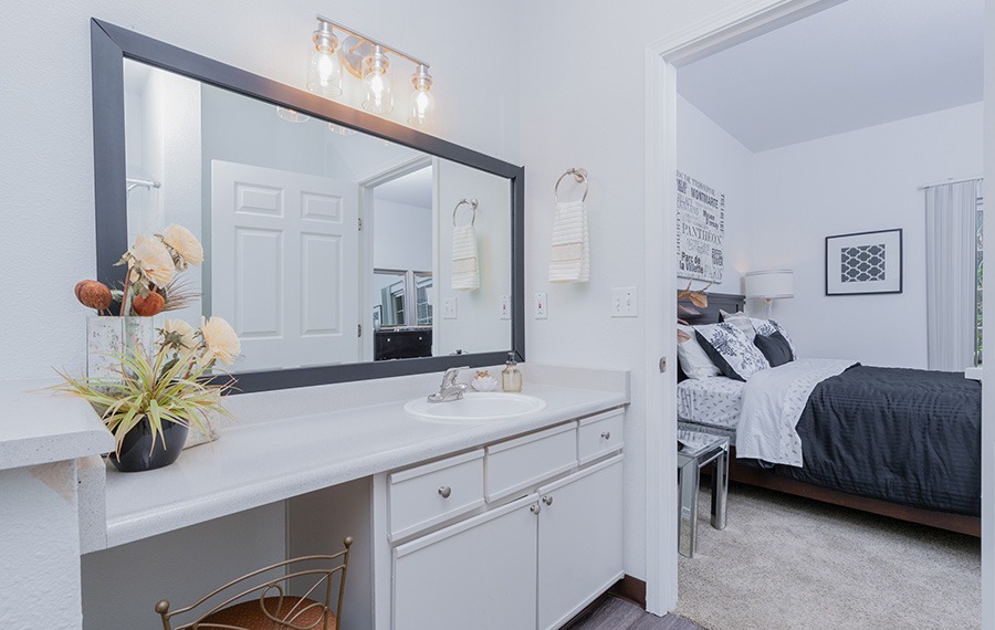 Apartments in the West Linn-Wilsonville School District - Cascade Summit - Bathroom