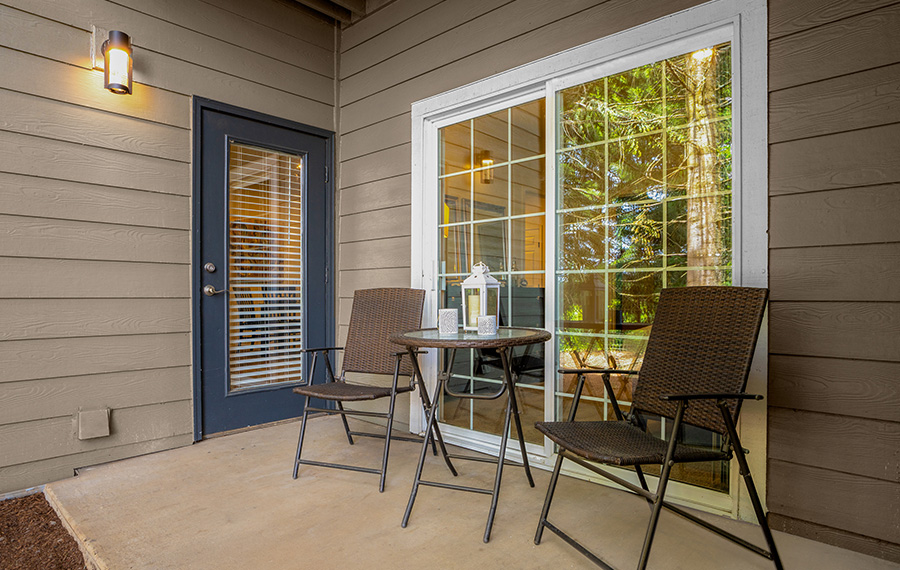 Cascade Summit Apartments near Rosemont Ridge Middle School - Patio or Balcony