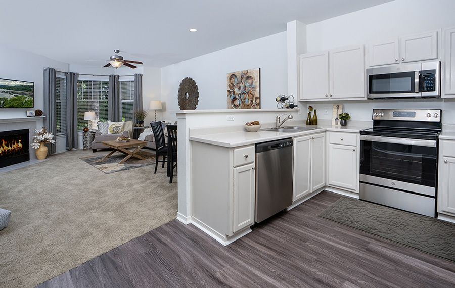 Lake Oswego Apartments for rent - Cascade Summit - Kitchen and Living