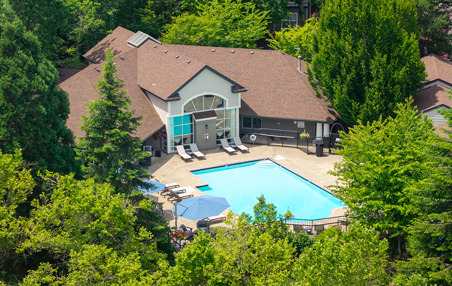 Apartments in the West Linn-Wilsonville School District - Cascade Summit - Swimming Pool