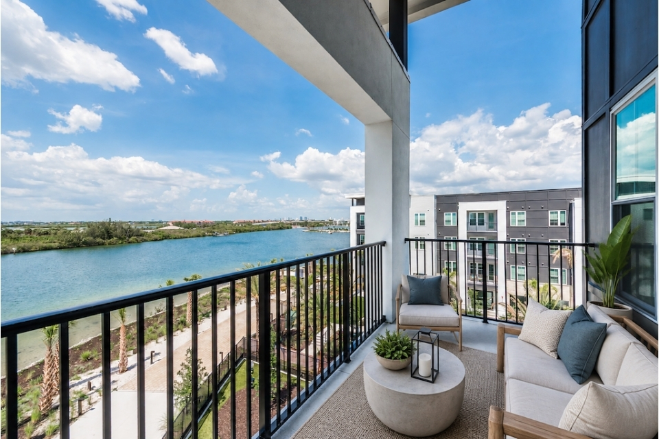 Studio apartments in Tampa, FL - The Residence Peninsula - Balcony