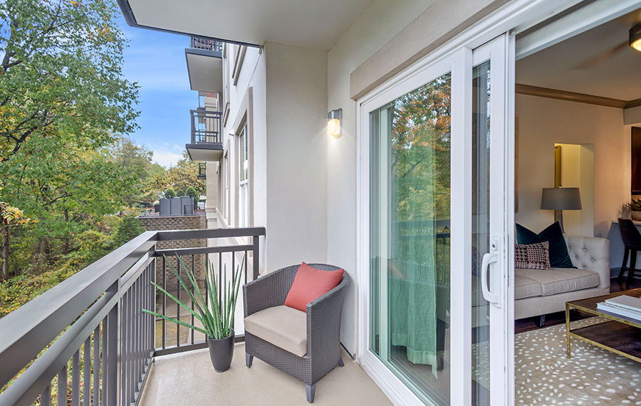 Charlotte Apartments with Balcony - The Encore SouthPark Apartments