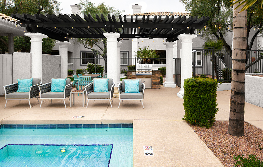 San Carlos Apartments in Scottsdale - Hot Tub