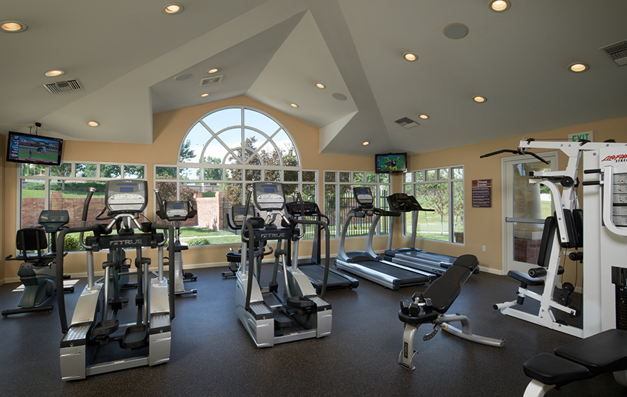 Madison Park - Apartments in Thornton, CO - business center