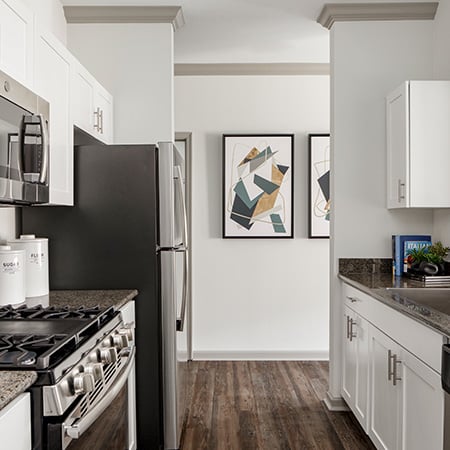Upgraded apartments in Peabody, MA - Highlands at Dearborn - Kitchen