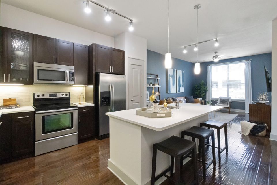 Icon at Ross Apartments - Dallas Texas - Kitchen
