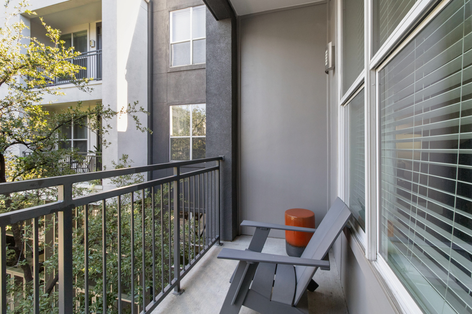Icon at Ross Apartments - Dallas Texas - Convenient
