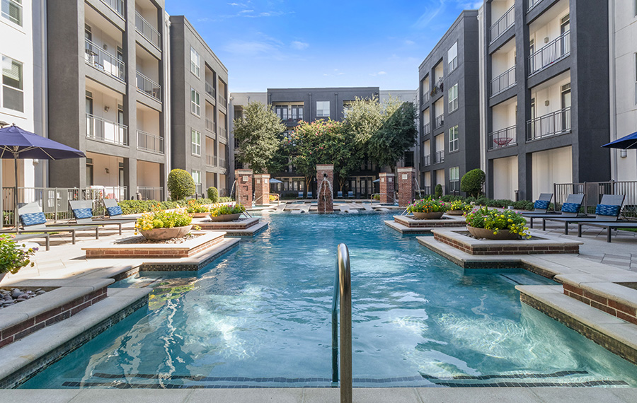 The Icon at Ross - Dallas, TX - pool