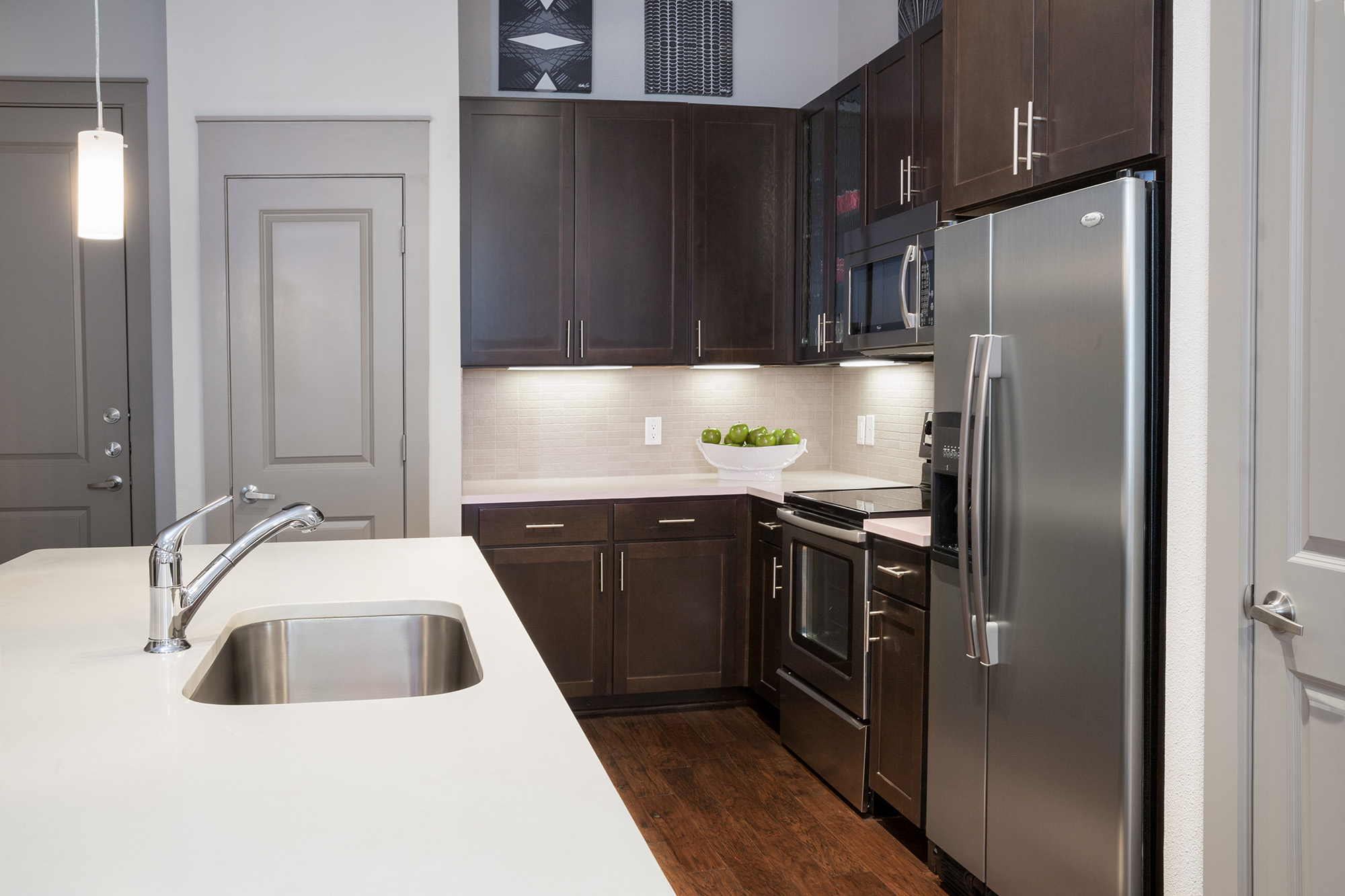 Icon at Ross Apartments - Dallas Texas - Kitchen