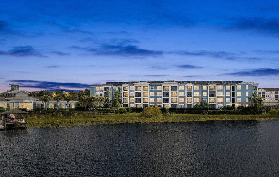 Dr. Phillips Apartments in Orlando - Lake Vue - Exterior