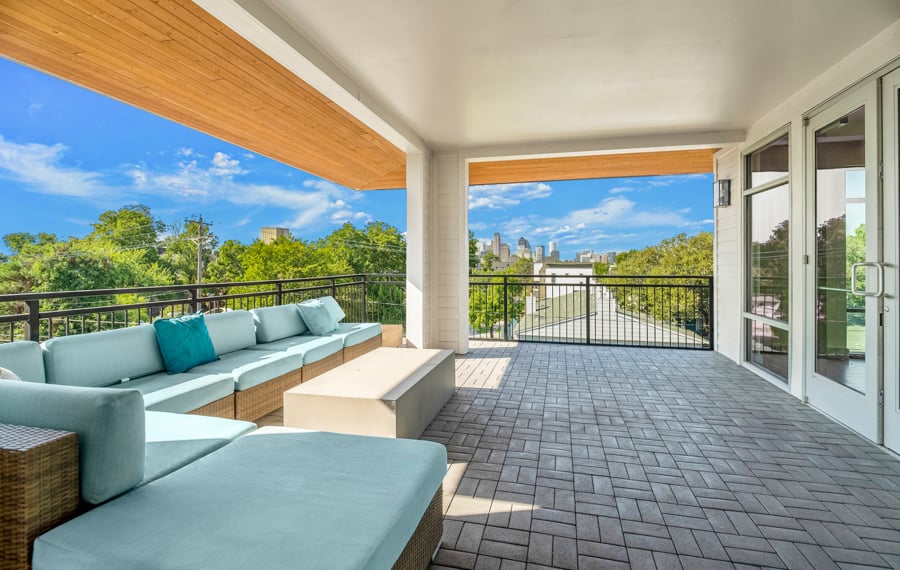 Larq Henderson | Dallas, TX apartments | outdoor lounge