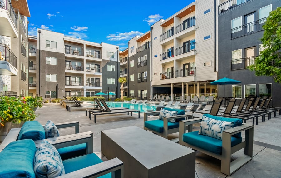 Larq Henderson | Dallas, TX apartments | swimming pool