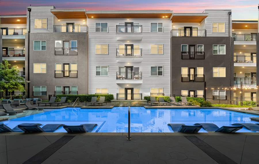 Larq Henderson | Apartments for rent in Dallas, TX | pool