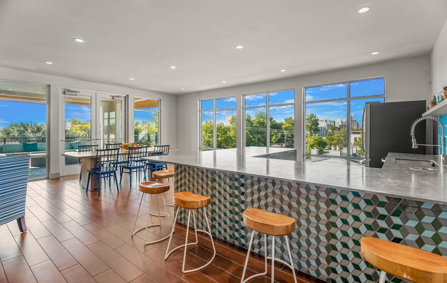 Larq Henderson | Dallas, TX apartments | rooftop lounge