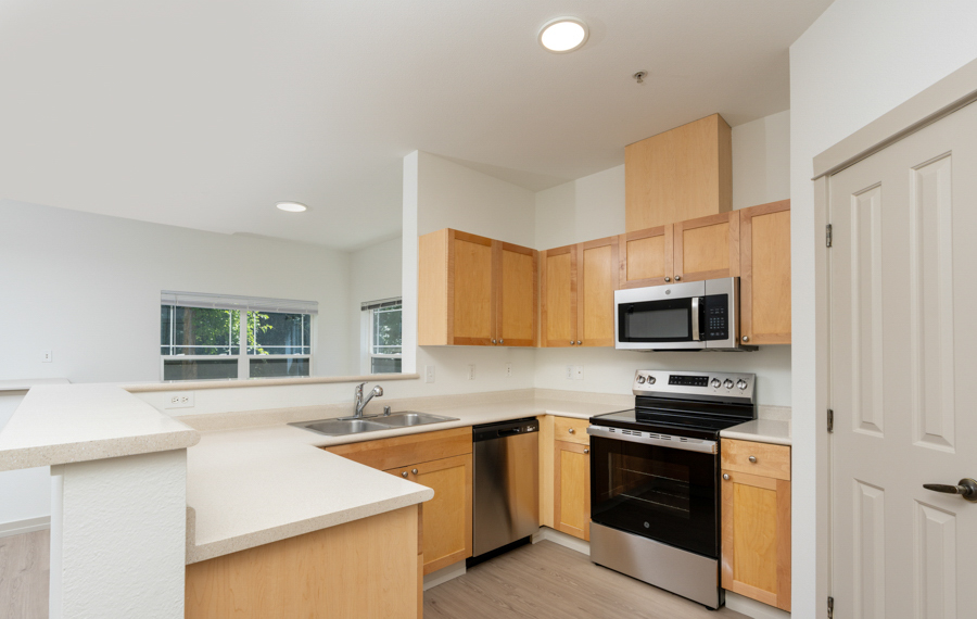 The Lodge at Redmond Ridge - Apartments in Redmond, WA - Upgraded Kitchen