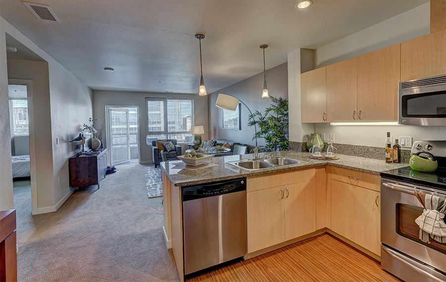 Metro 112 Apartments - Bellevue, WA - classic kitchen
