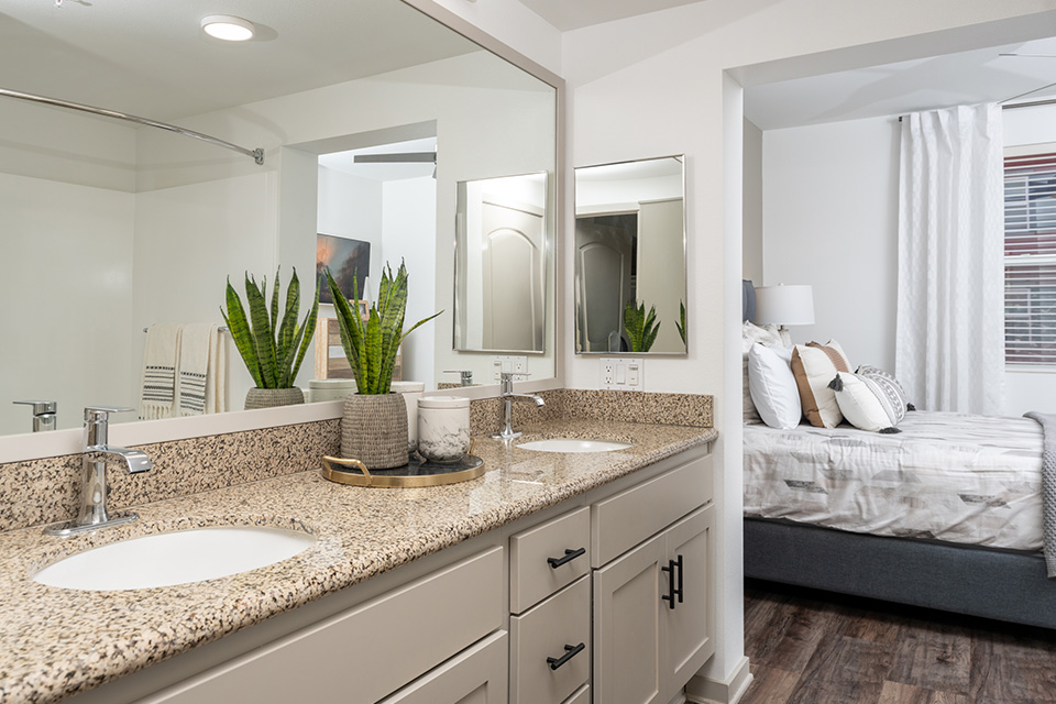 Mira Bella - Apartments in San Diego, CA - model bath