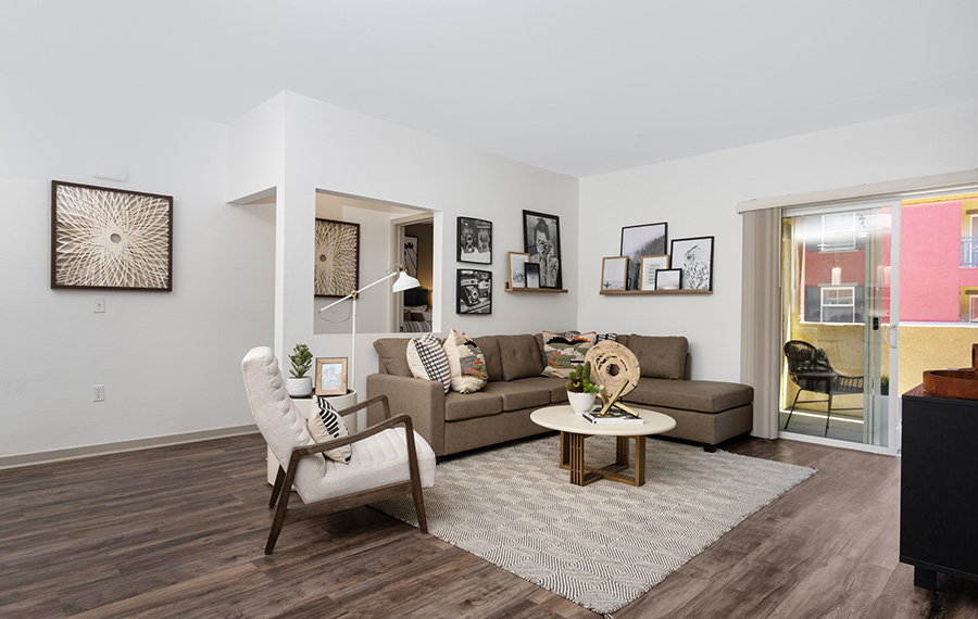 Mission Valley apartments for rent in San Diego - Mira Bella - Living Room