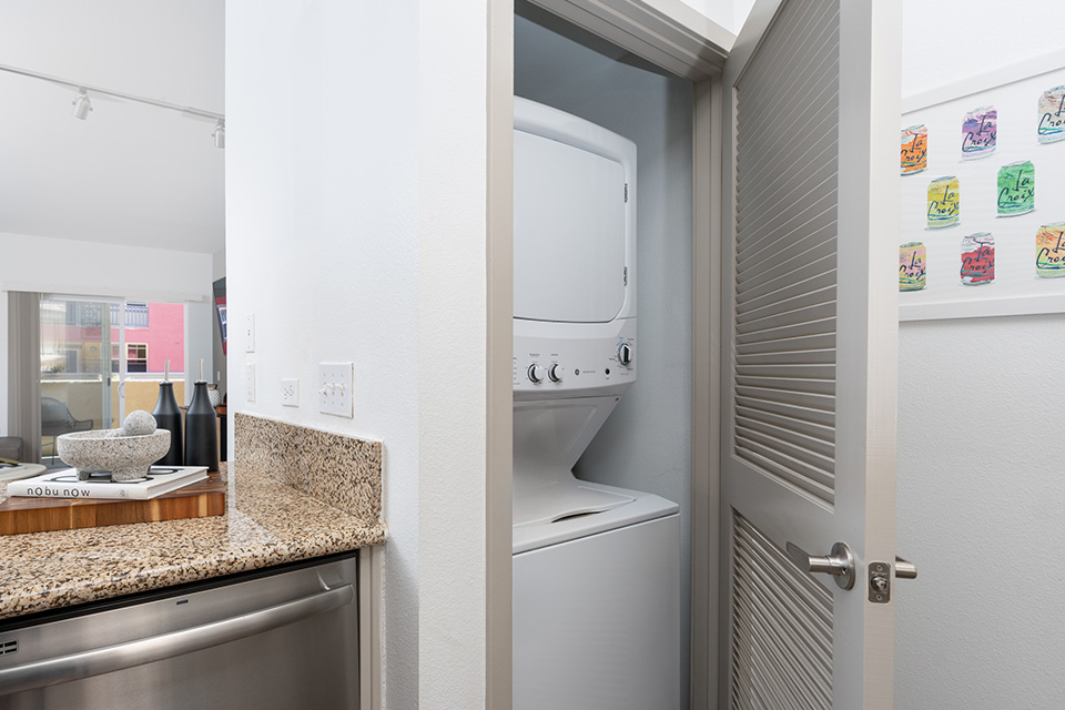 Mira Bella - Apartments in San Diego, CA - spacious bedroom