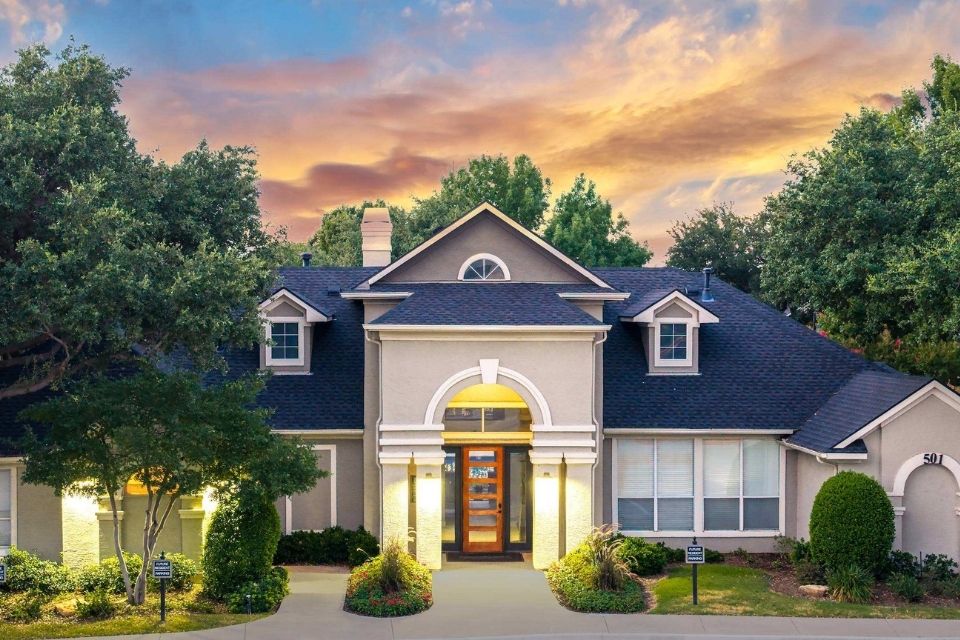 Montelena Apartments - Grapevine Texas - Package lockers