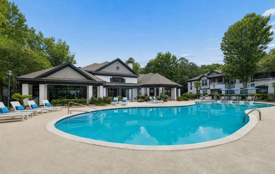 Upgraded Waverly apartments near Metlife - Promenade Park - pool