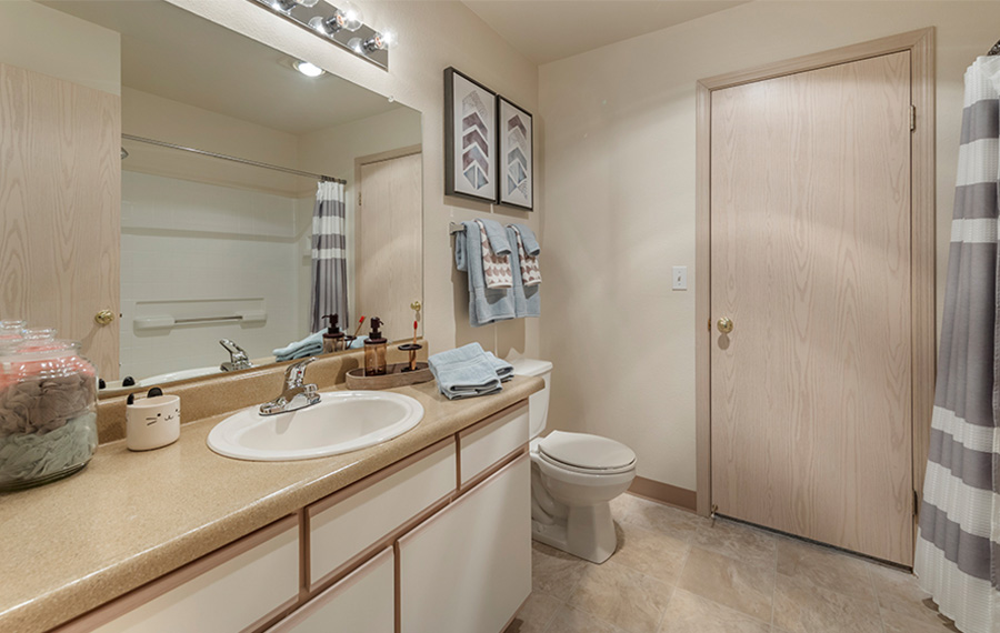 Quatama Crossing - Apartments in Hillsboro, OR - bath