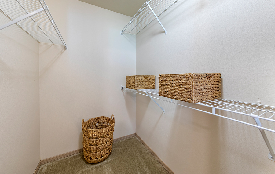 Quatama Crossing Apartments - Hillsboro, OR - walk-in closet