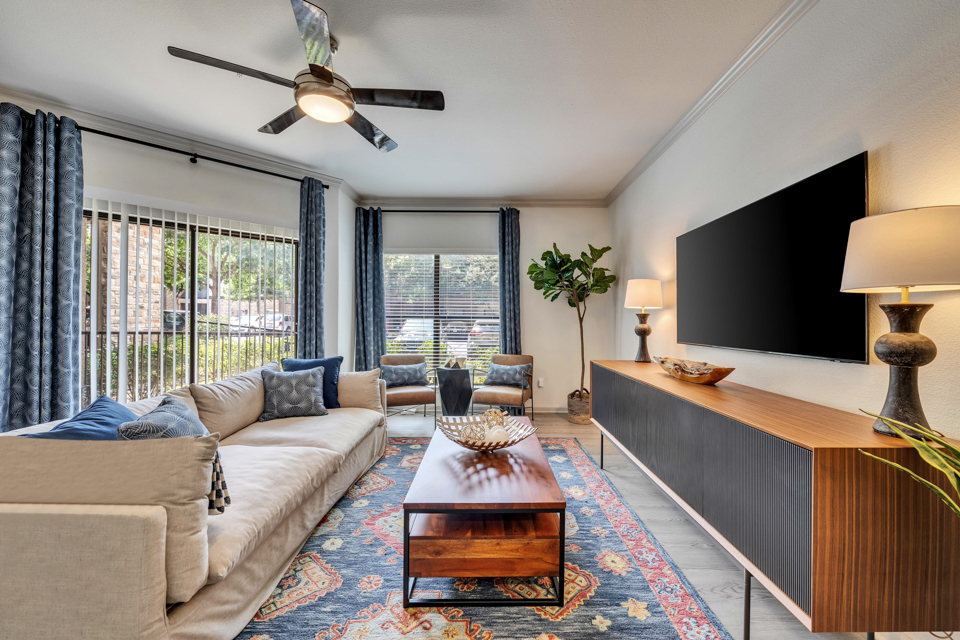 Ridgeview Apartments - South Austin - Living Room