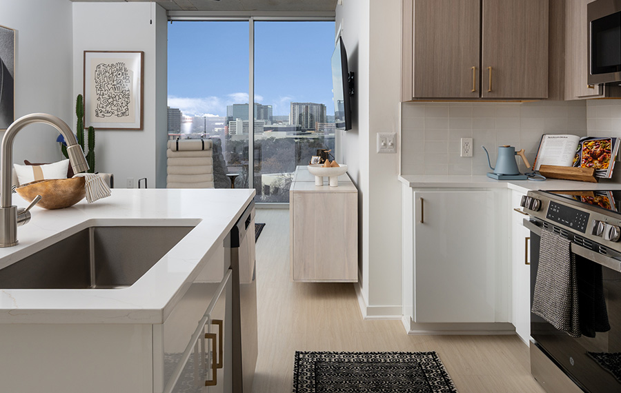 Upgraded Apartments on Rainey Street - SkyHouse Austin - Kitchen