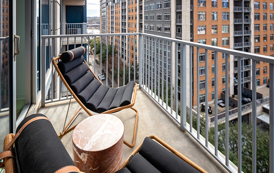 Rainey Street Apartments in Austin - SkyHouse Austin - Balcony