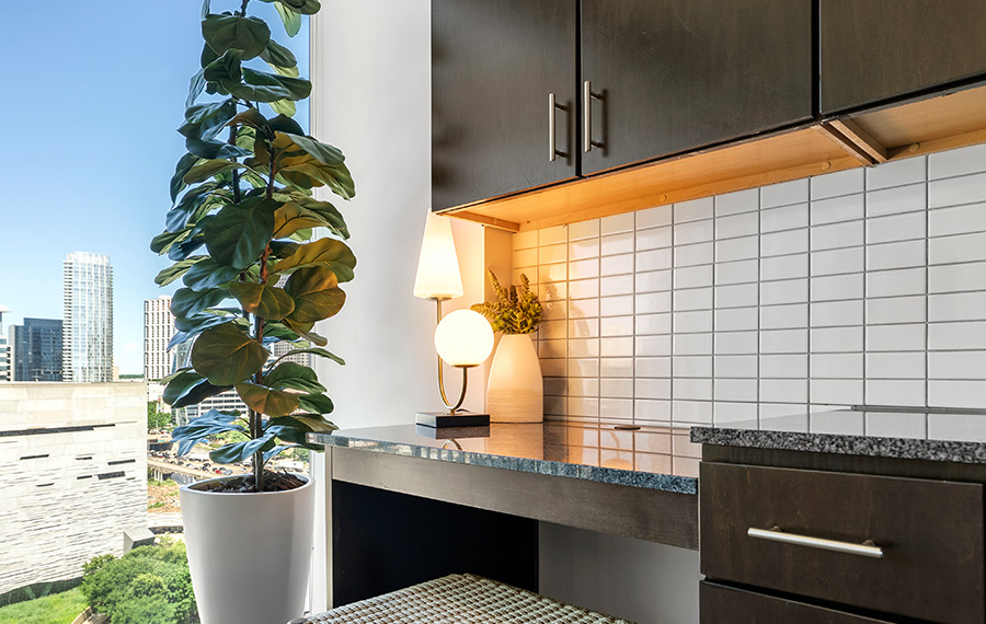 SkyHouse Dallas - Dallas, TX - private balcony