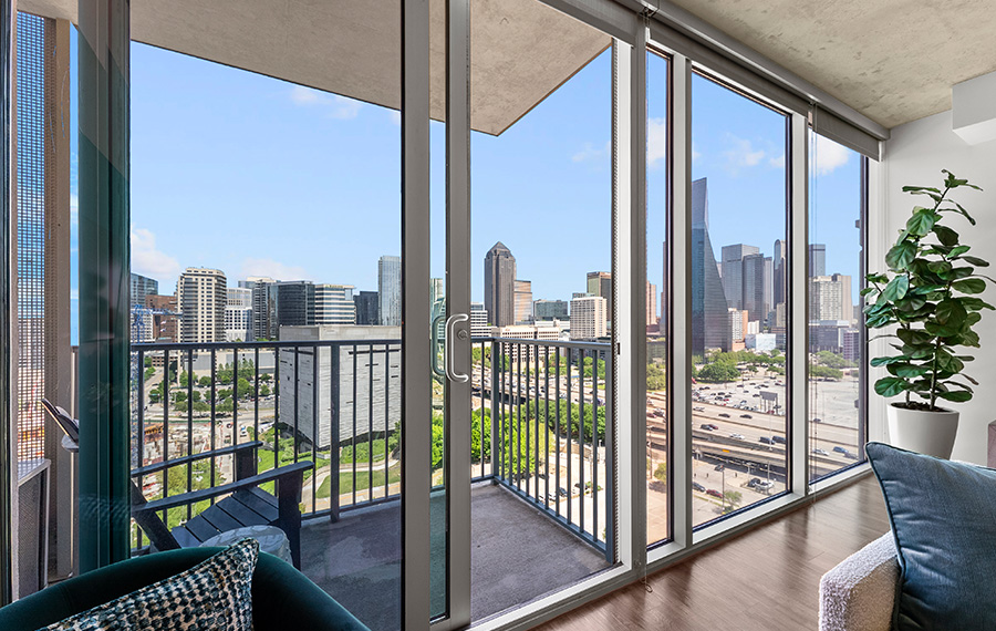 SkyHouse Dallas - Dallas, TX - living room