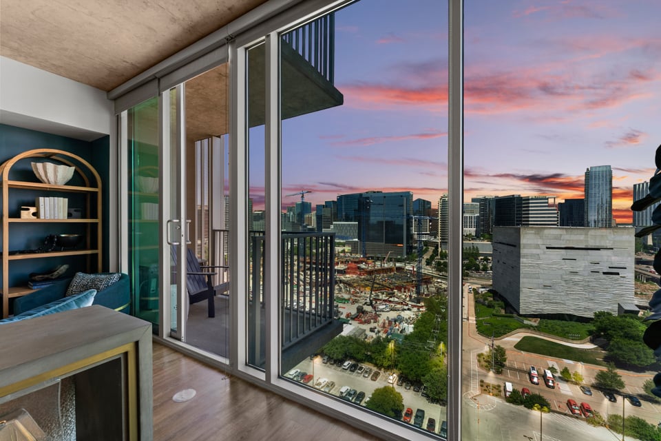 SkyHouse Dallas Apts - Texas - patio