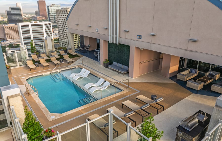 Apartments near galleria houston - SkyHouse River Oaks rooftop pool area