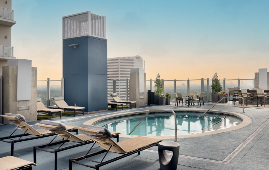 Houston high rise apartments - SkyHouse River Oaks pool