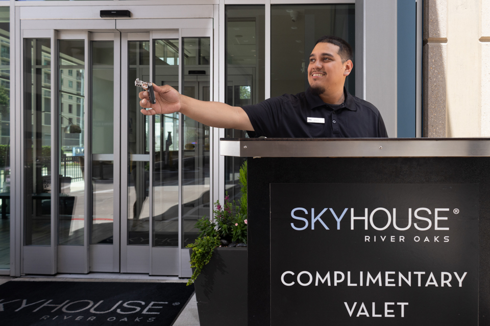 SkyHouse River Oaks Apartments near me Texas - 